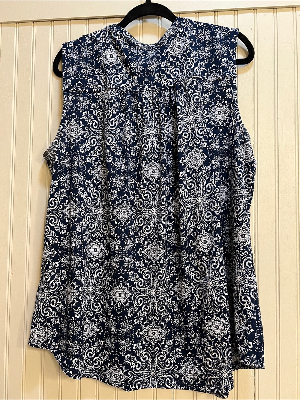Avenue Navy and White Printed Sleeveless Henley Camisole - Picture 3 of 3